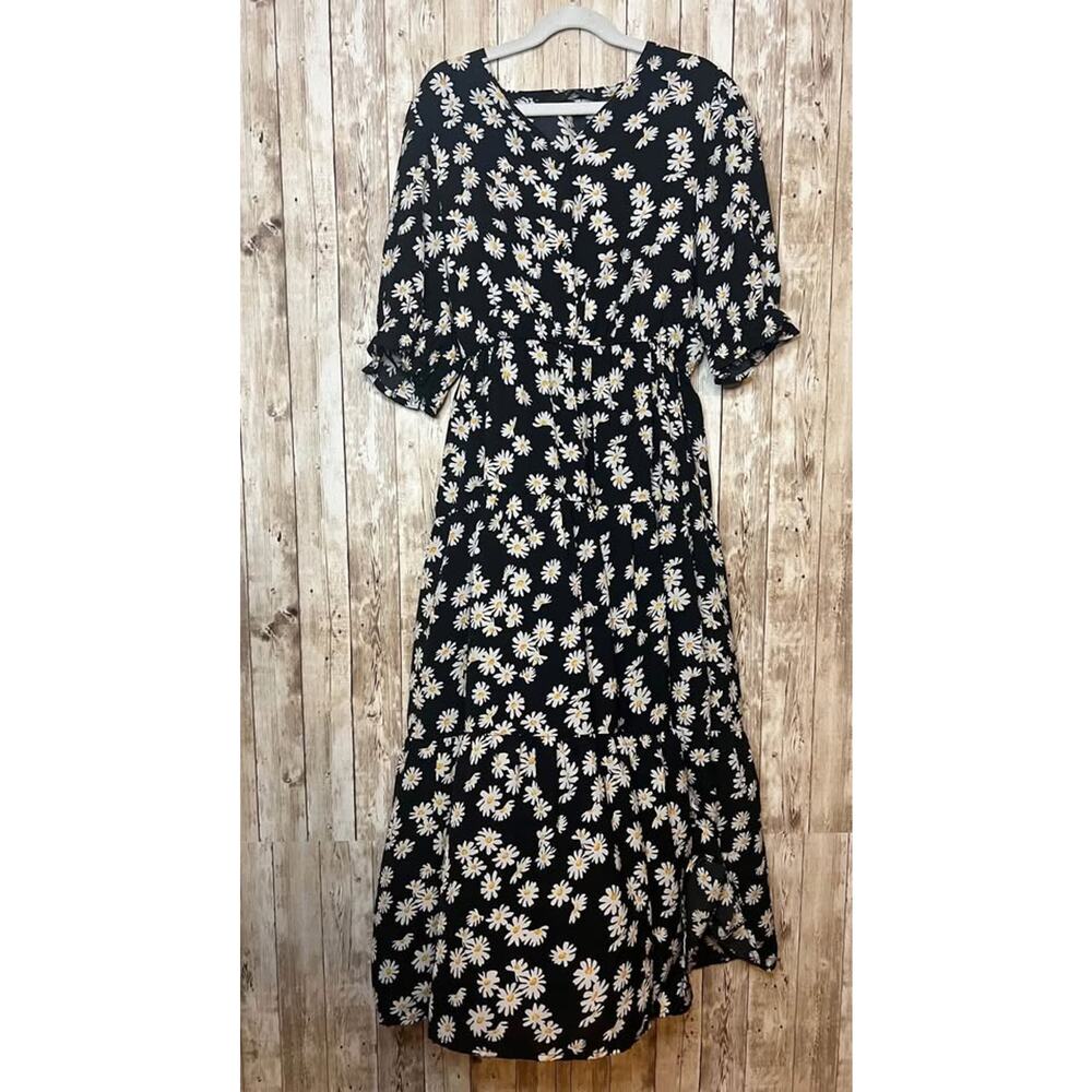🌼 Sunny Daisy Maxi — SATIN brand — Size Small — Feels like‎ a summer picnic ✨